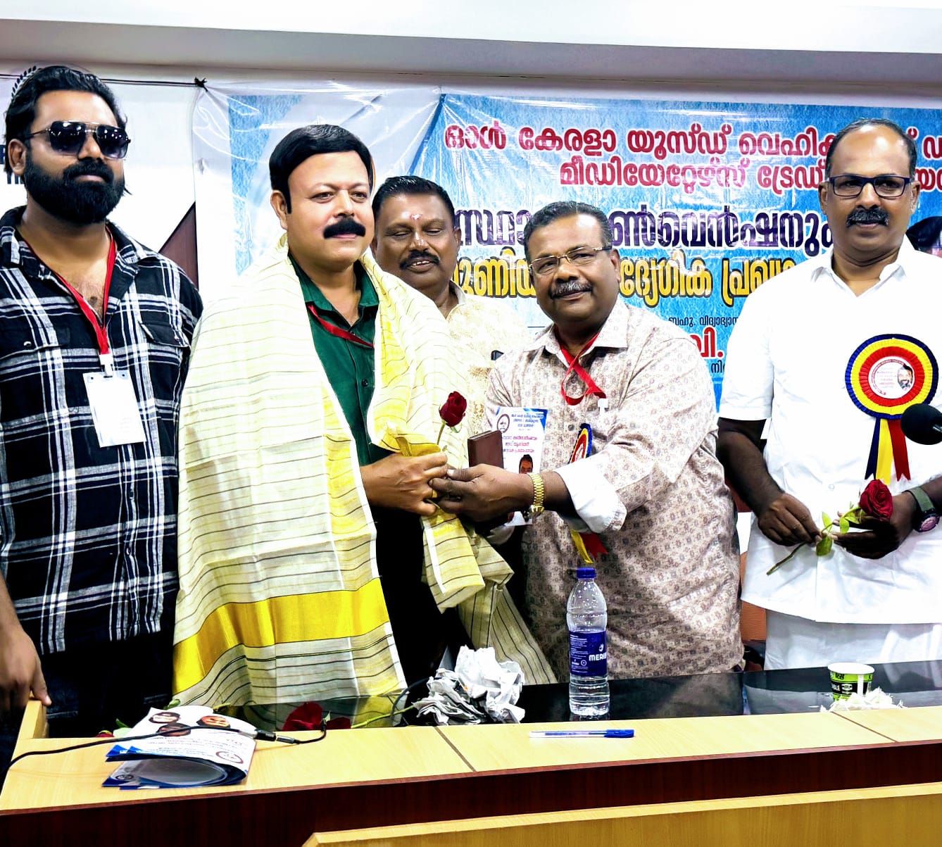 ചലച്ചിത്ര പിന്നണി ഗായകൻ പട്ടം സനിത്തിനെ ആദരിച്ചു